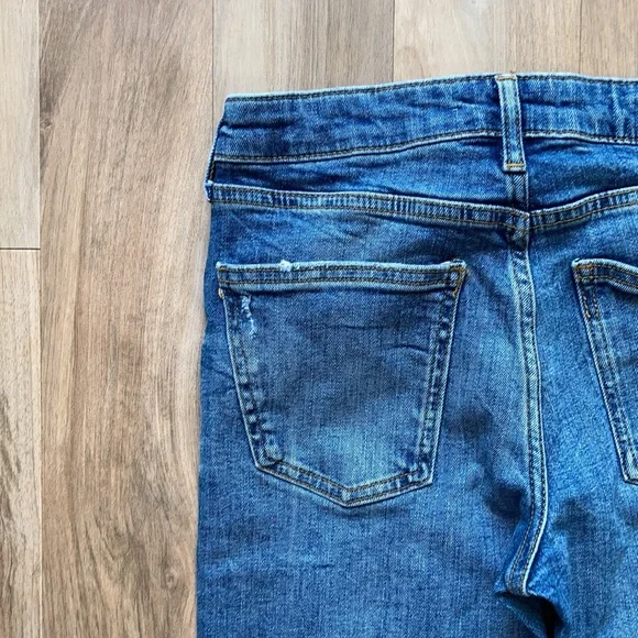 Zara jean with some distressing and stretch size 4 - Picture 8 of 14